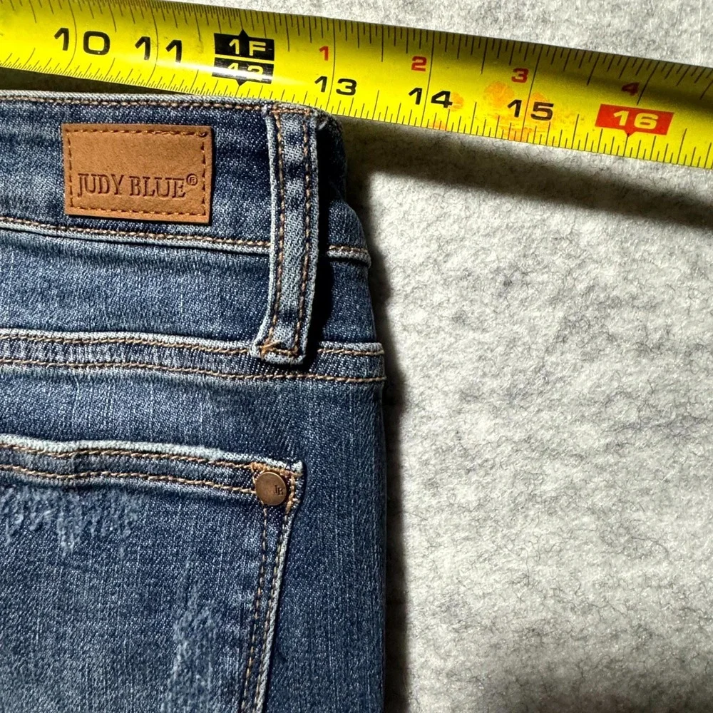 Judy Blue Women's Distressed Blue Jeans Size 26x27 size 7/28 ;